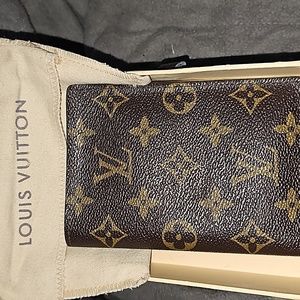 Louis Vuitton Monogram Canvus Passport holder *EXCELLENT CONDITION*